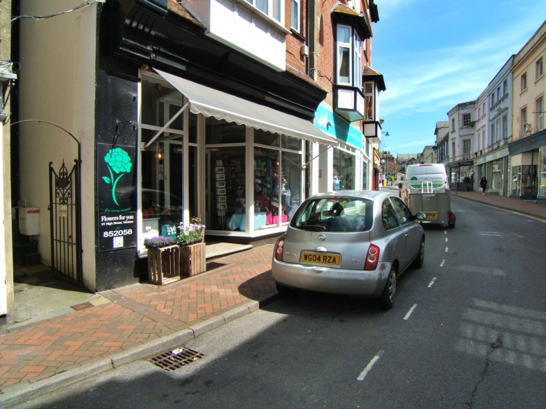 01 Estate Agents
