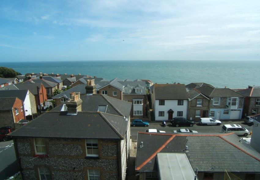 01 Estate Agents
