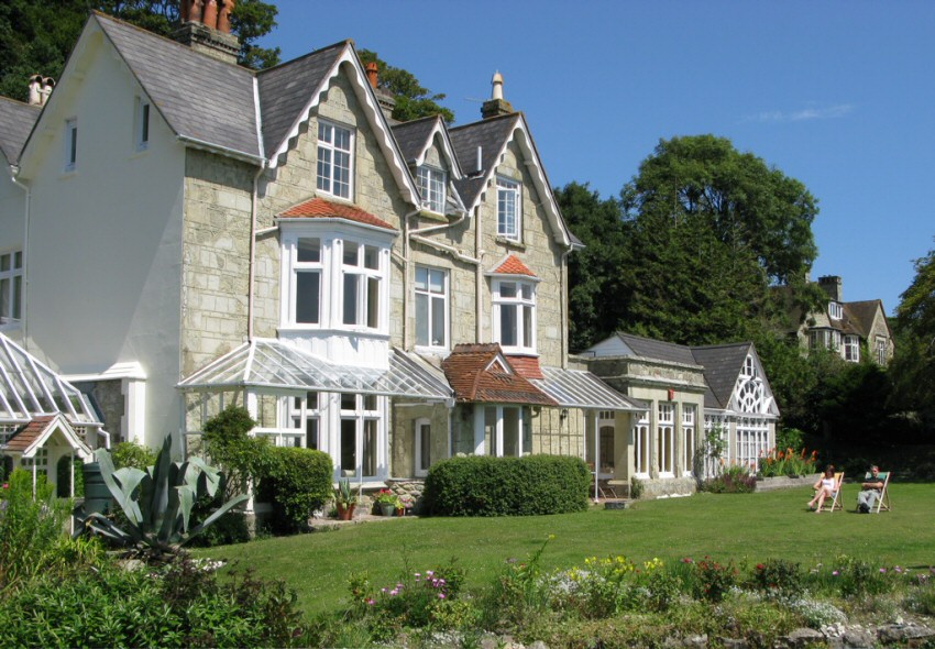 01 Estate Agents