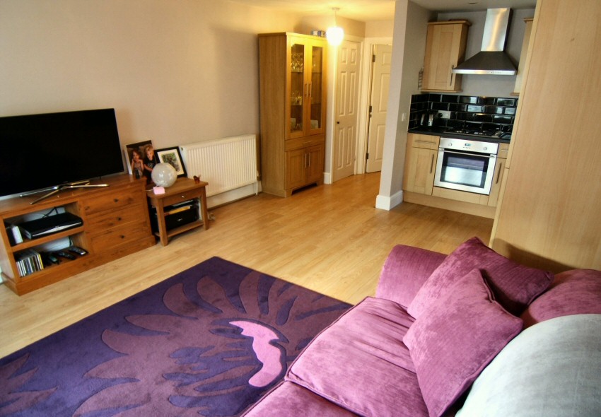 01 Estate Agents