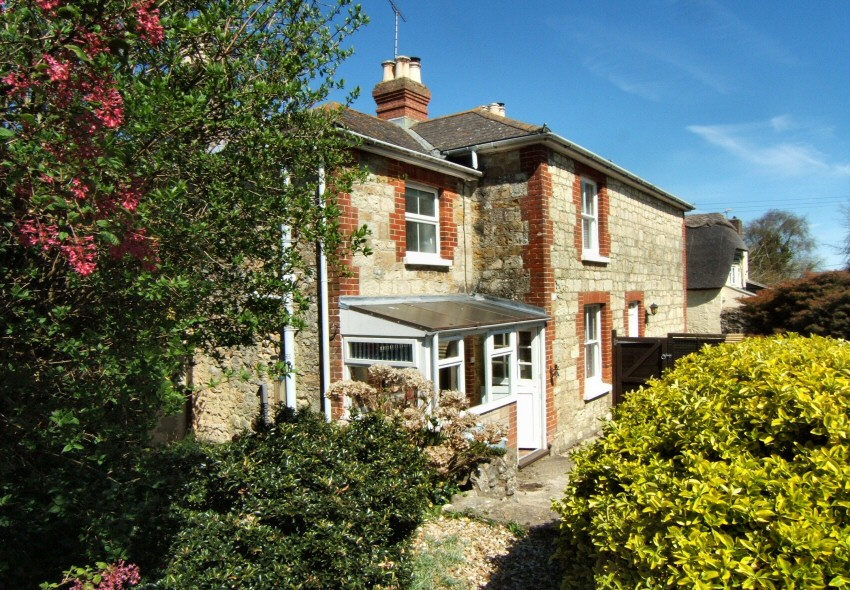 01 Estate Agents