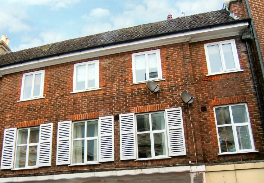 01 Estate Agents